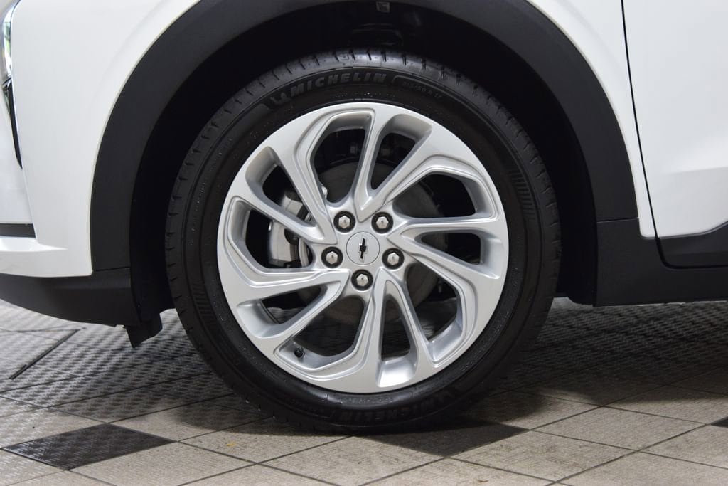 2027 Chevrolet Bolt LT - Photo 24