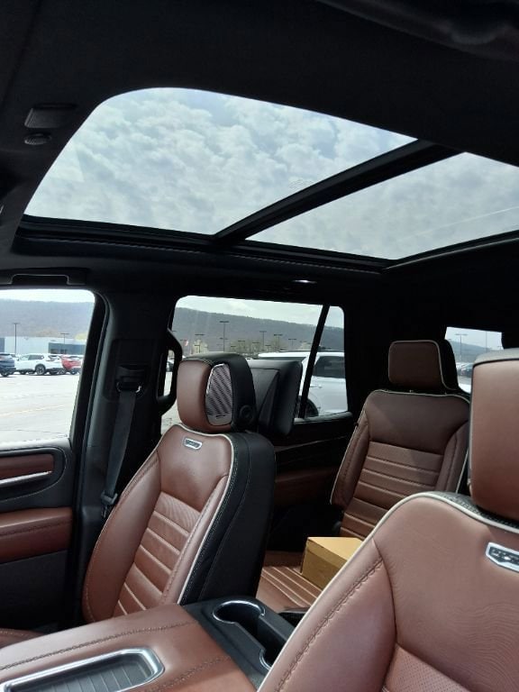 2024 GMC Yukon Denali Ultimate - Photo 12