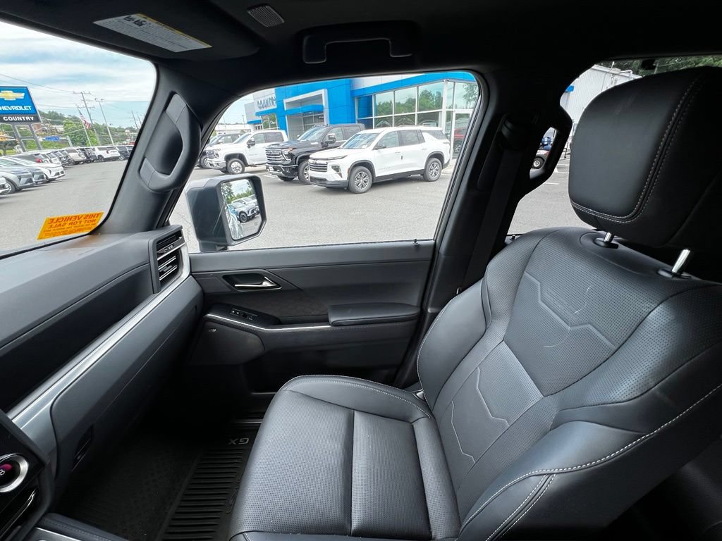 2025 Lexus GX Luxury - Photo 17