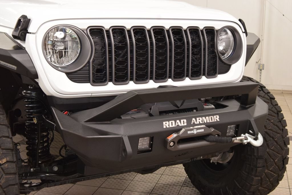 2024 Jeep Gladiator Nighthawk - Photo 11