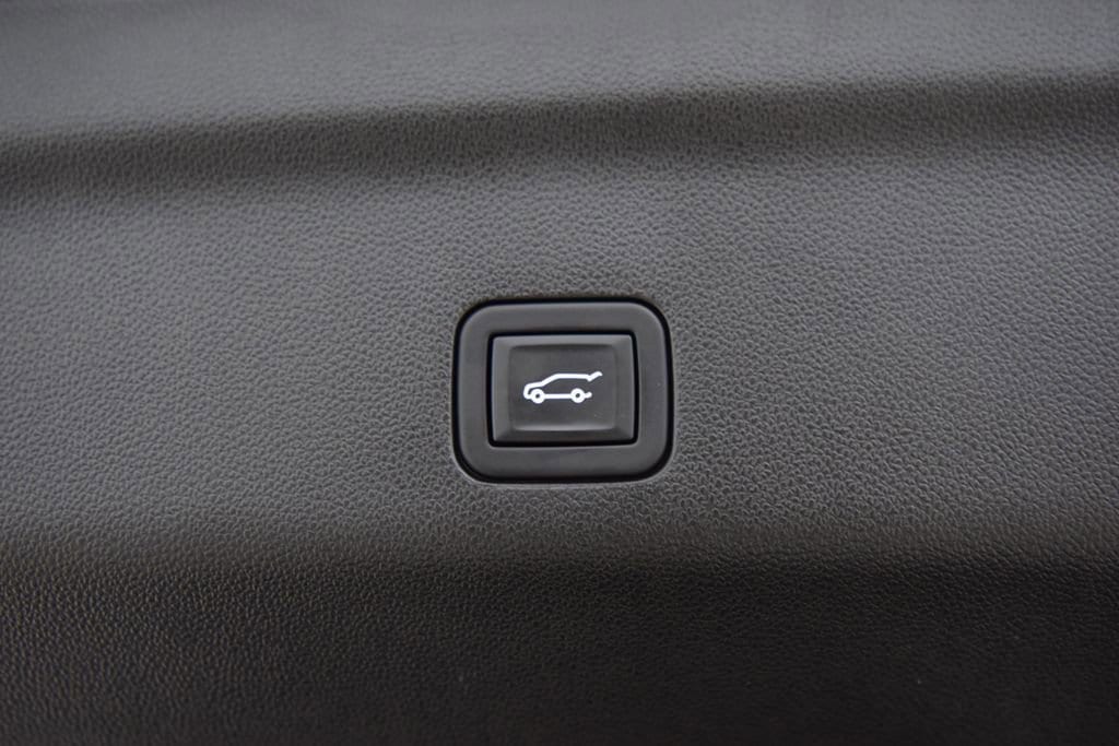 2024 GMC Yukon Denali - Photo 28