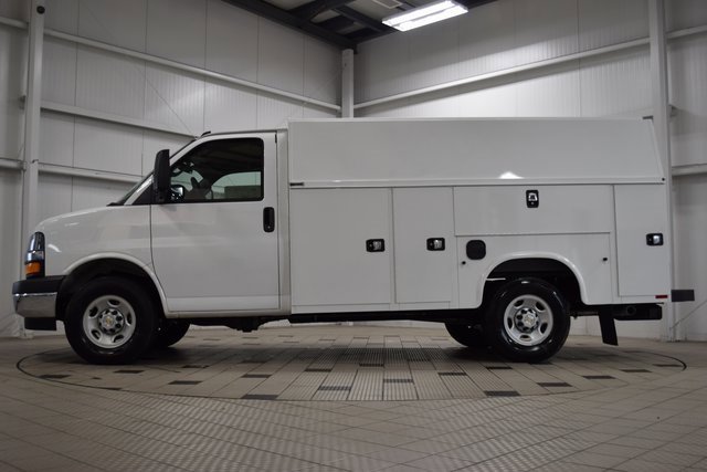 2025 Chevrolet Express Cutaway 3500 Van photo 4