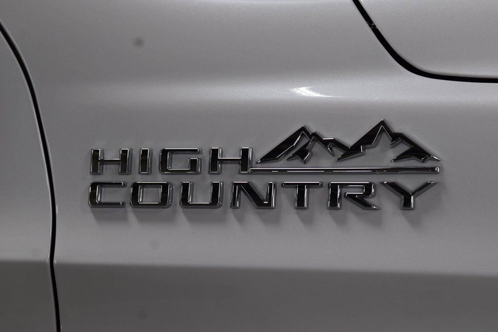 2026 Chevrolet Suburban High Country - Photo 16