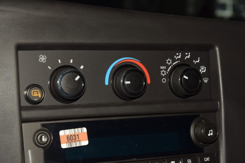 2025 Chevrolet Express Cargo Work Van - Photo 23