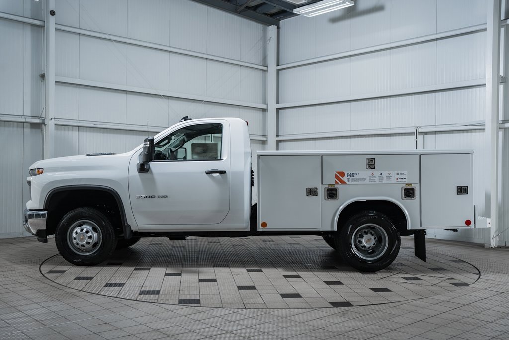 2025 Chevrolet Silverado 3500HD Work Truck photo 3
