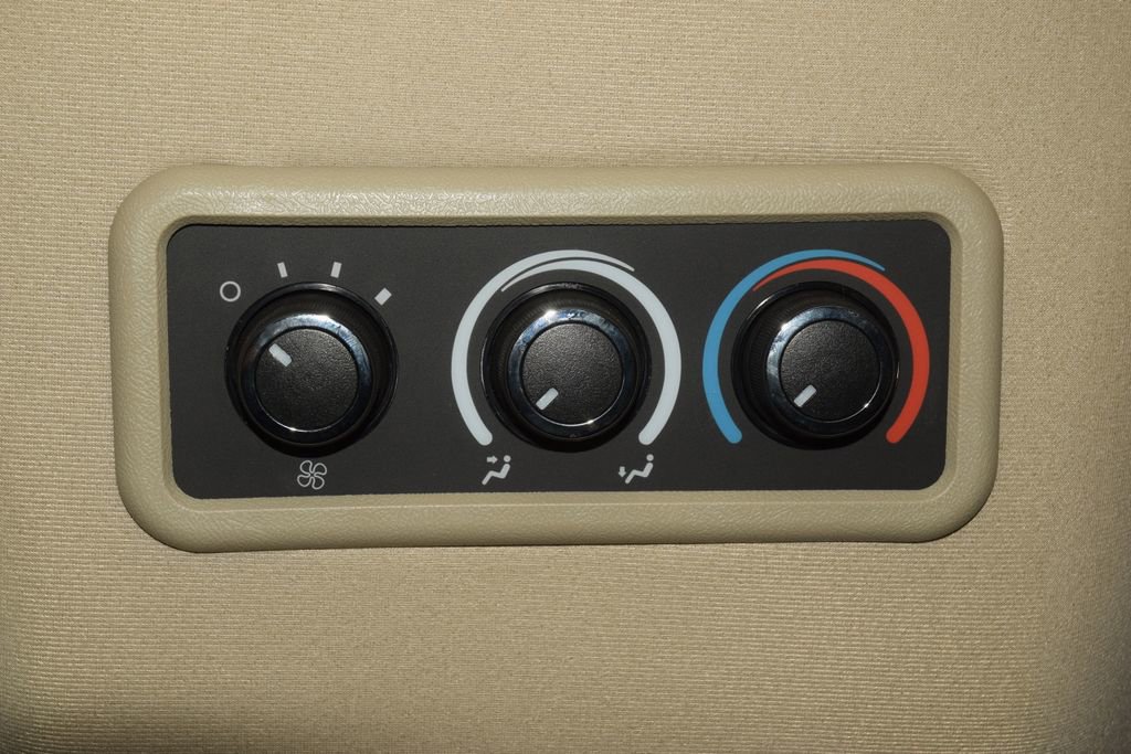 2025 Chevrolet Express Passenger LT - Photo 38