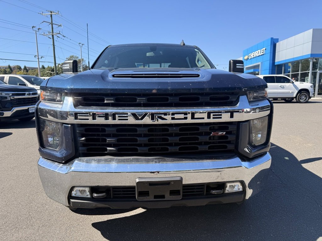 2022 Chevrolet Silverado 2500HD LT photo 2