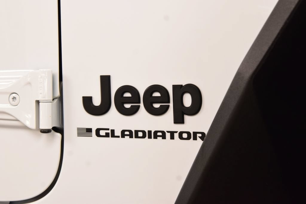 2024 Jeep Gladiator Nighthawk - Photo 15