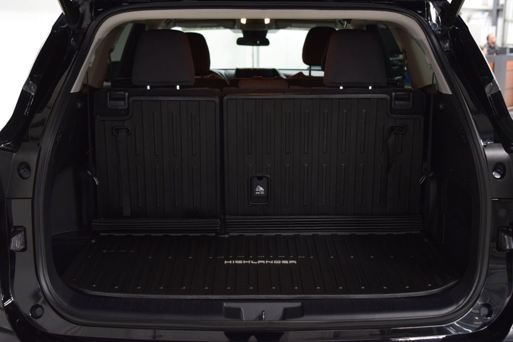 2023 Toyota Highlander LE - Photo 23