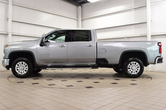 2025 Chevrolet Silverado LTZ photo 4