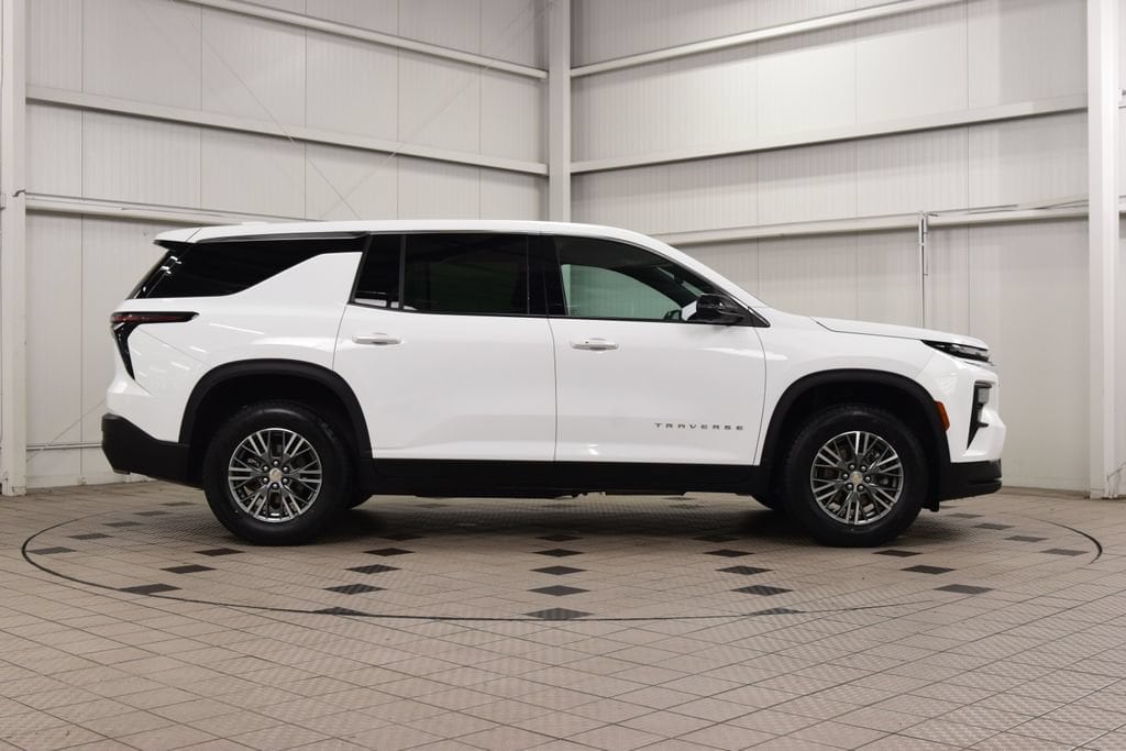 2024 Chevrolet Traverse LS - Photo 9