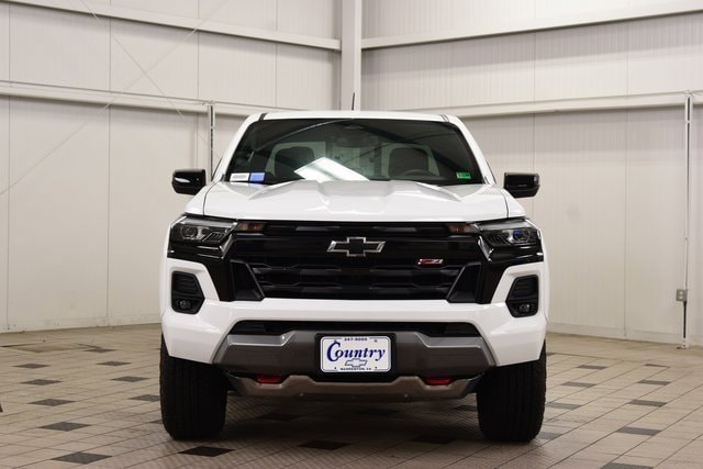 2024 Chevrolet Colorado Z71 photo 2