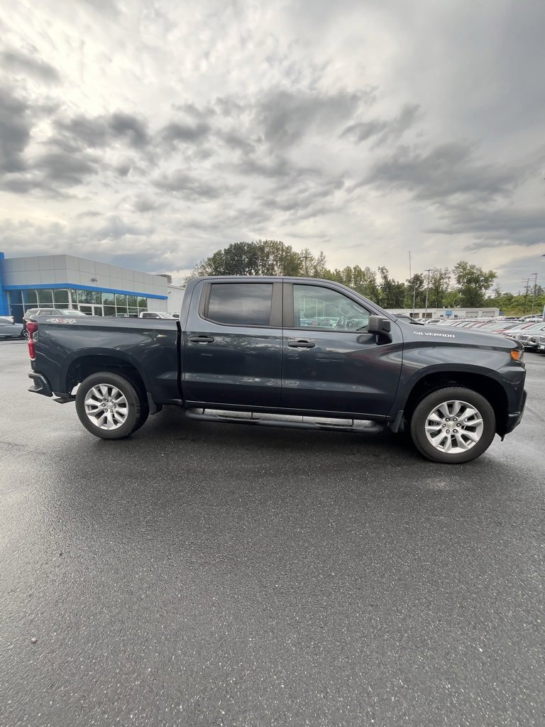 2021 Chevrolet Silverado 1500 Custom photo 2