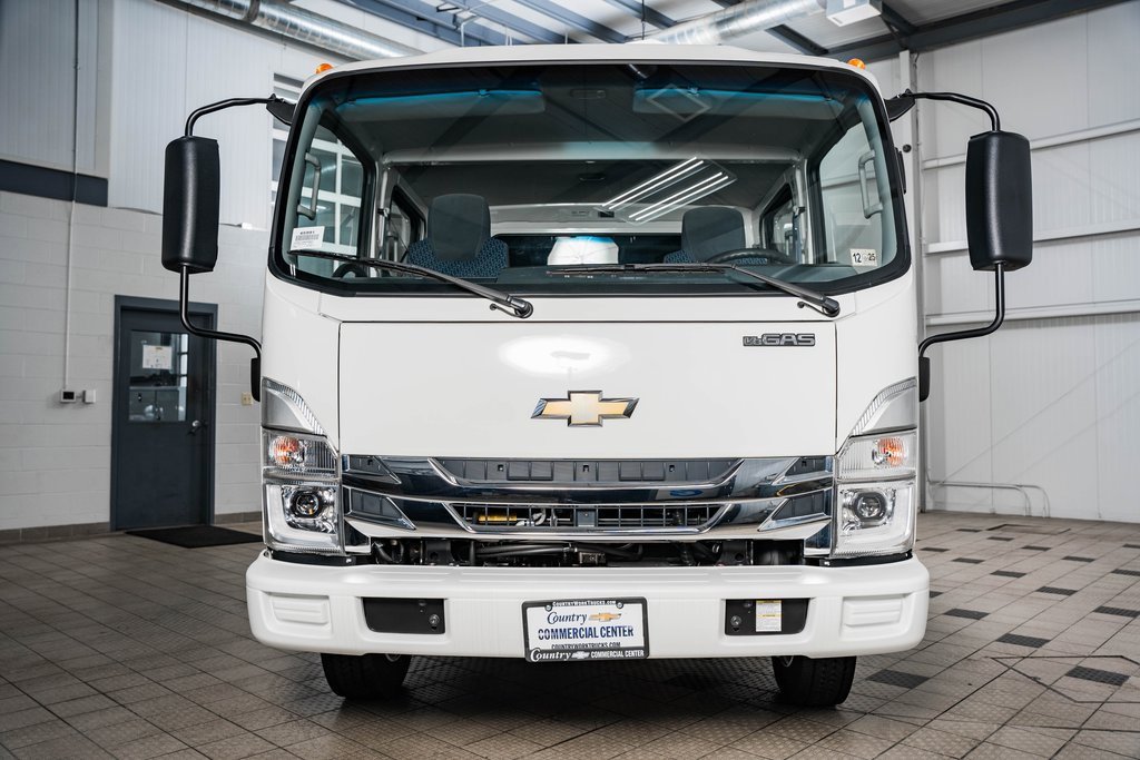 2025 Chevrolet Silverado photo 2