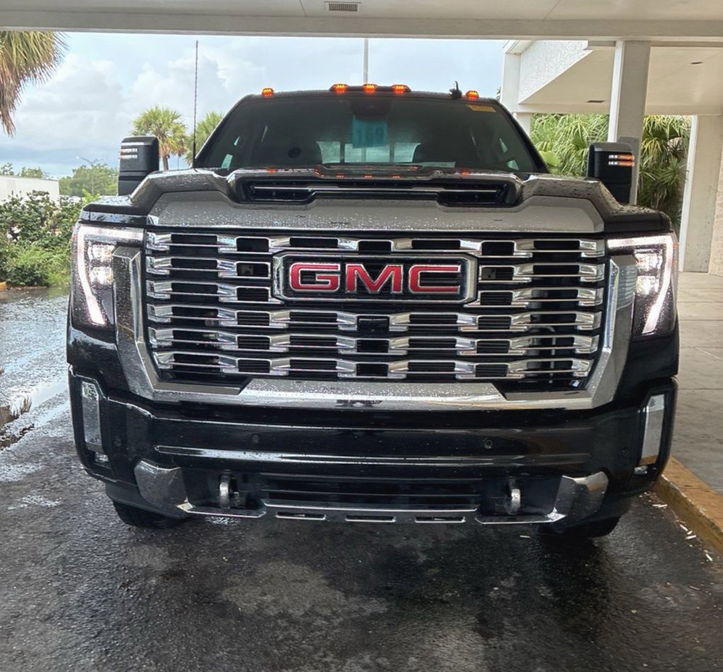 2024 Gmc Sierra 3500 HD Denali photo 2