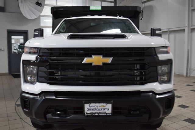 2025 Chevrolet Silverado 3500HD photo 2