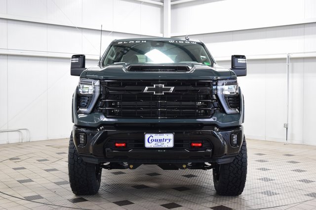 2025 Chevrolet Silverado 2500HD LT photo 2