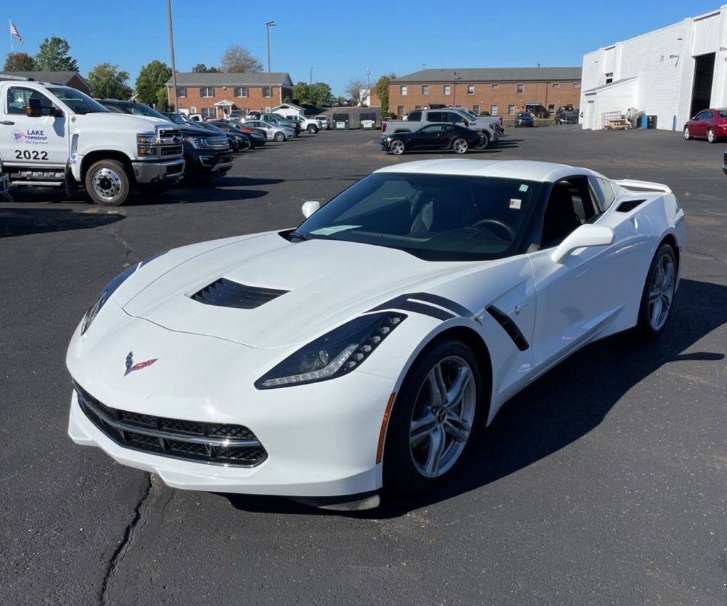 2017 Chevrolet Corvette Stingray 1LT photo 3