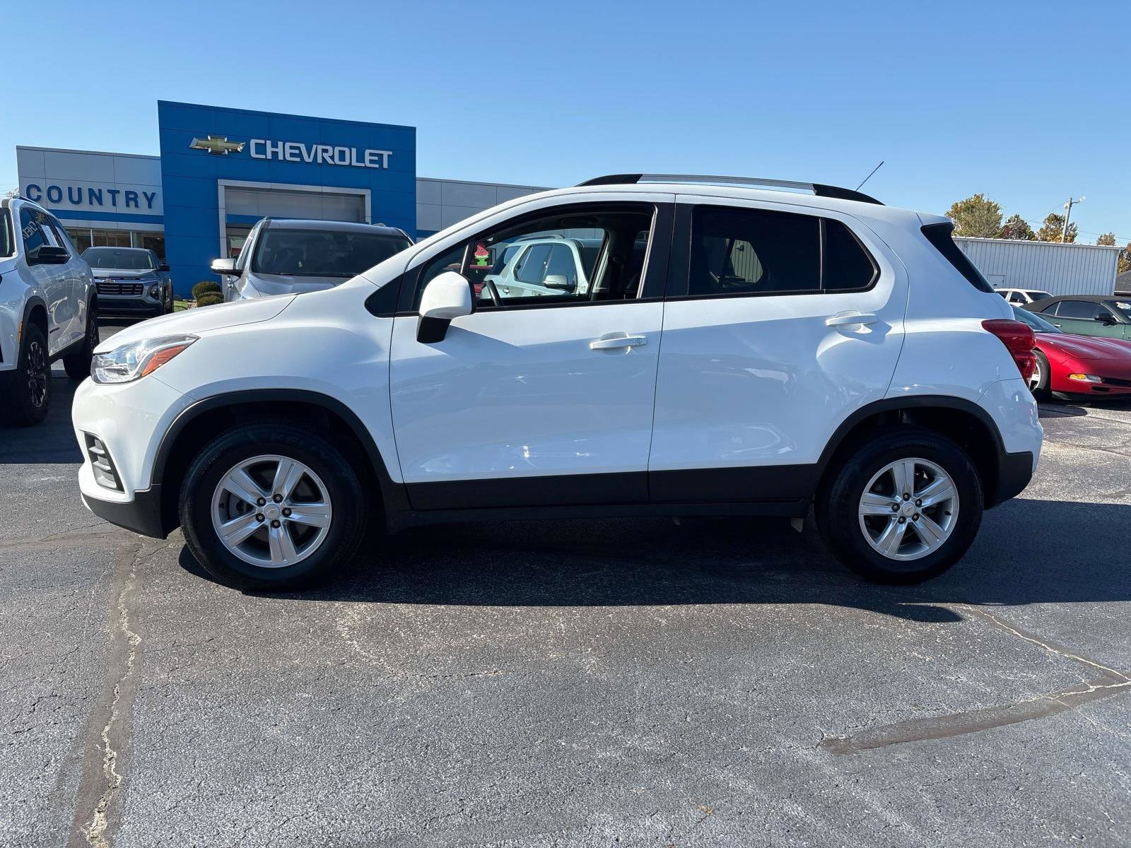Used 2022 Chevrolet Trax LT with VIN KL7CJPSMXNB515938 for sale in North Vernon, IN