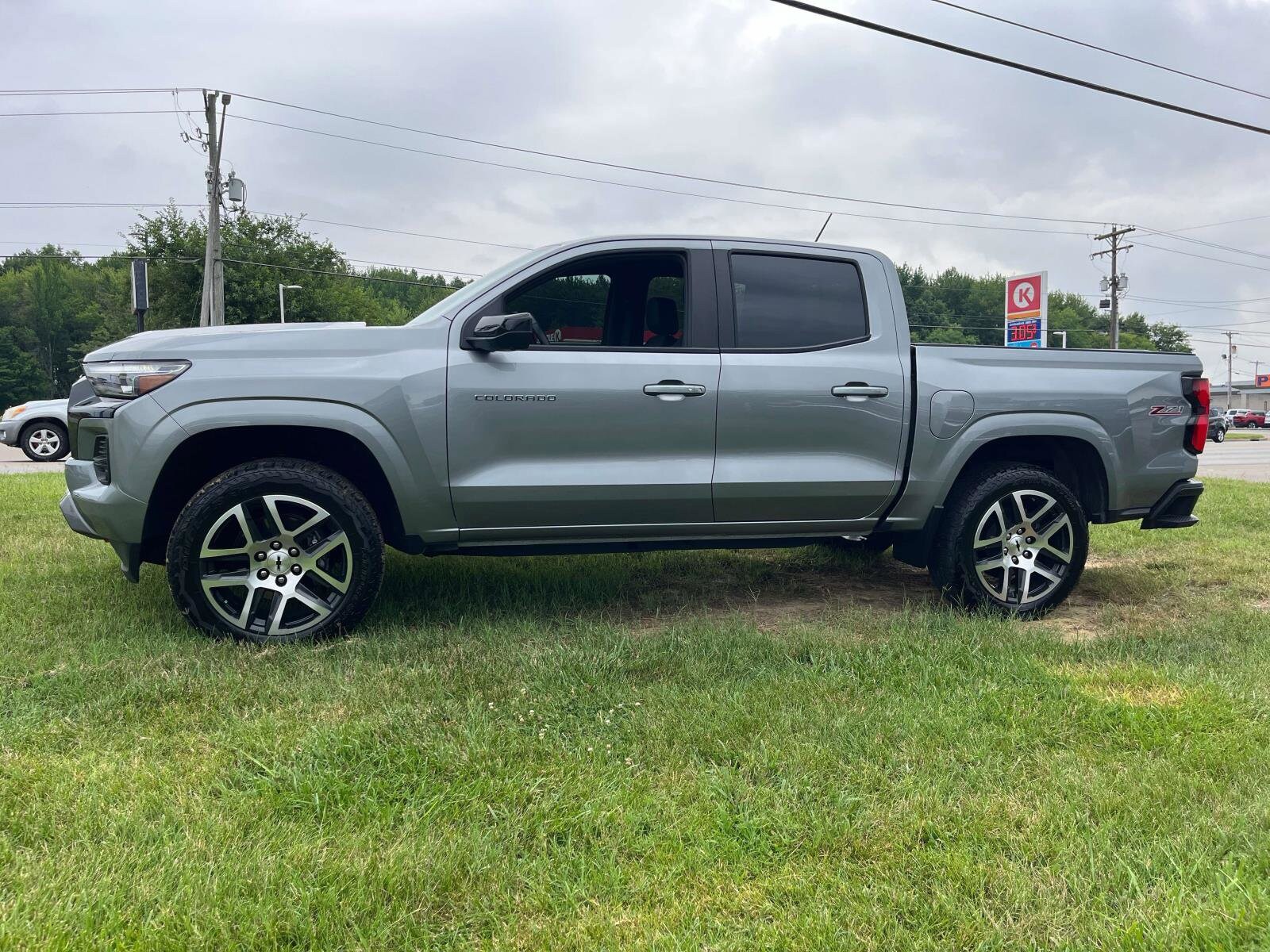 2023 Chevrolet Colorado Z71 photo 2