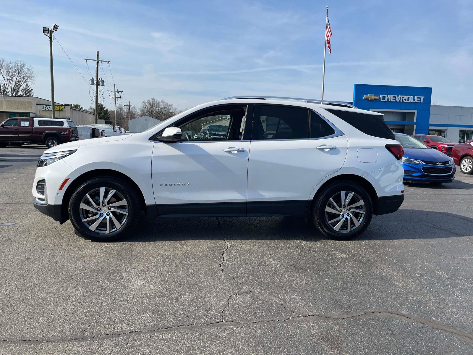 Used 2022 Chevrolet Equinox Premier with VIN 2GNAXXEV7N6115374 for sale in North Vernon, IN