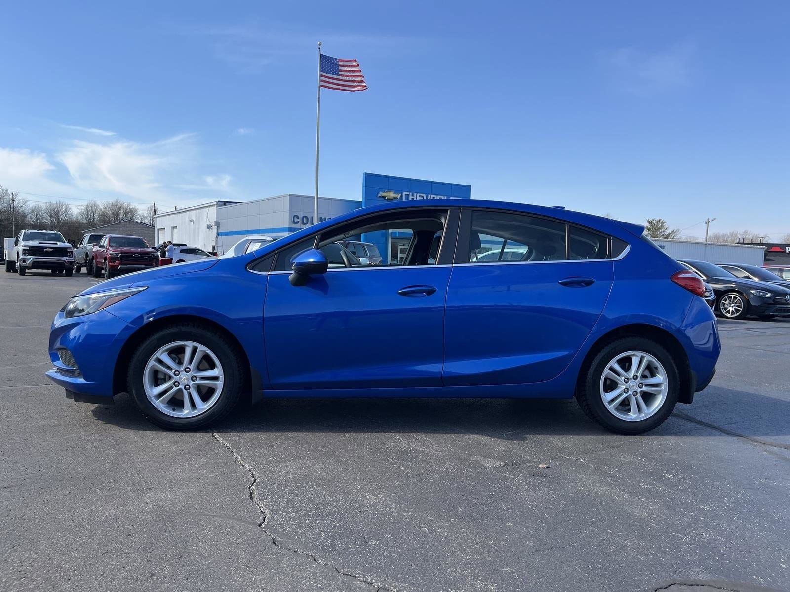 Used 2018 Chevrolet Cruze LT with VIN 3G1BE6SM4JS650160 for sale in North Vernon, IN