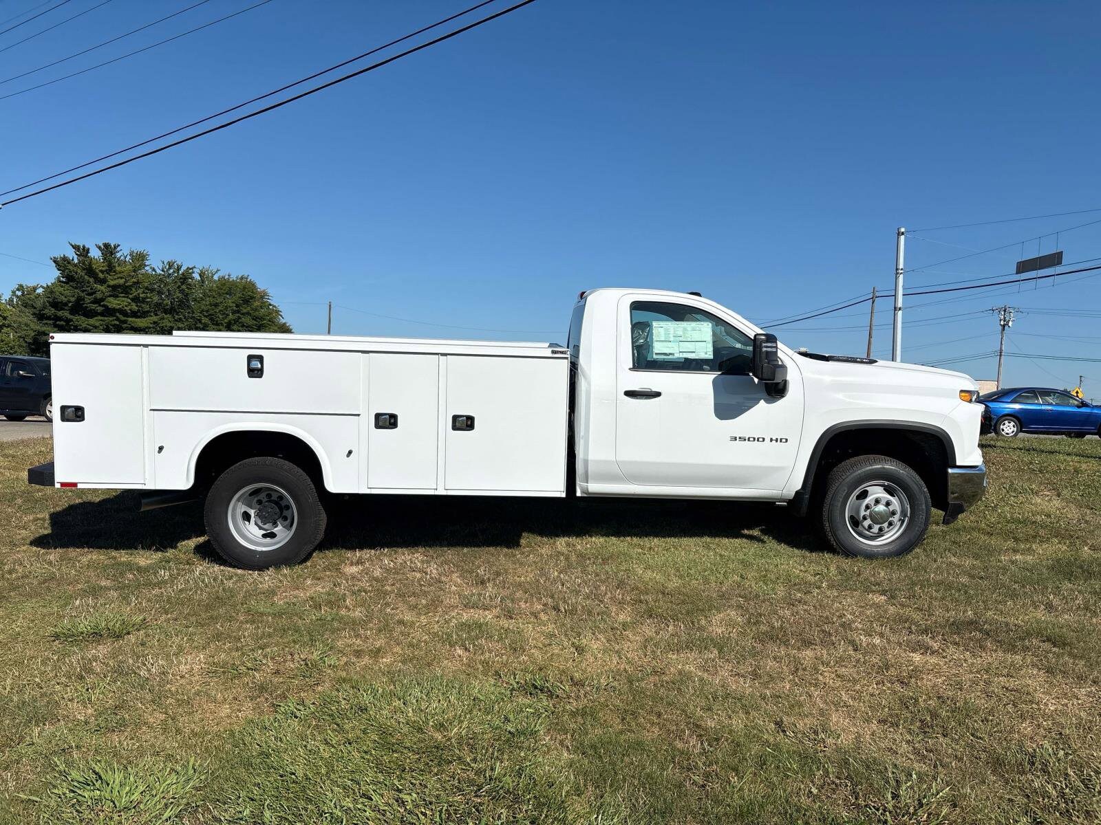 2025 Chevrolet Silverado 3500HD Work Truck photo 2