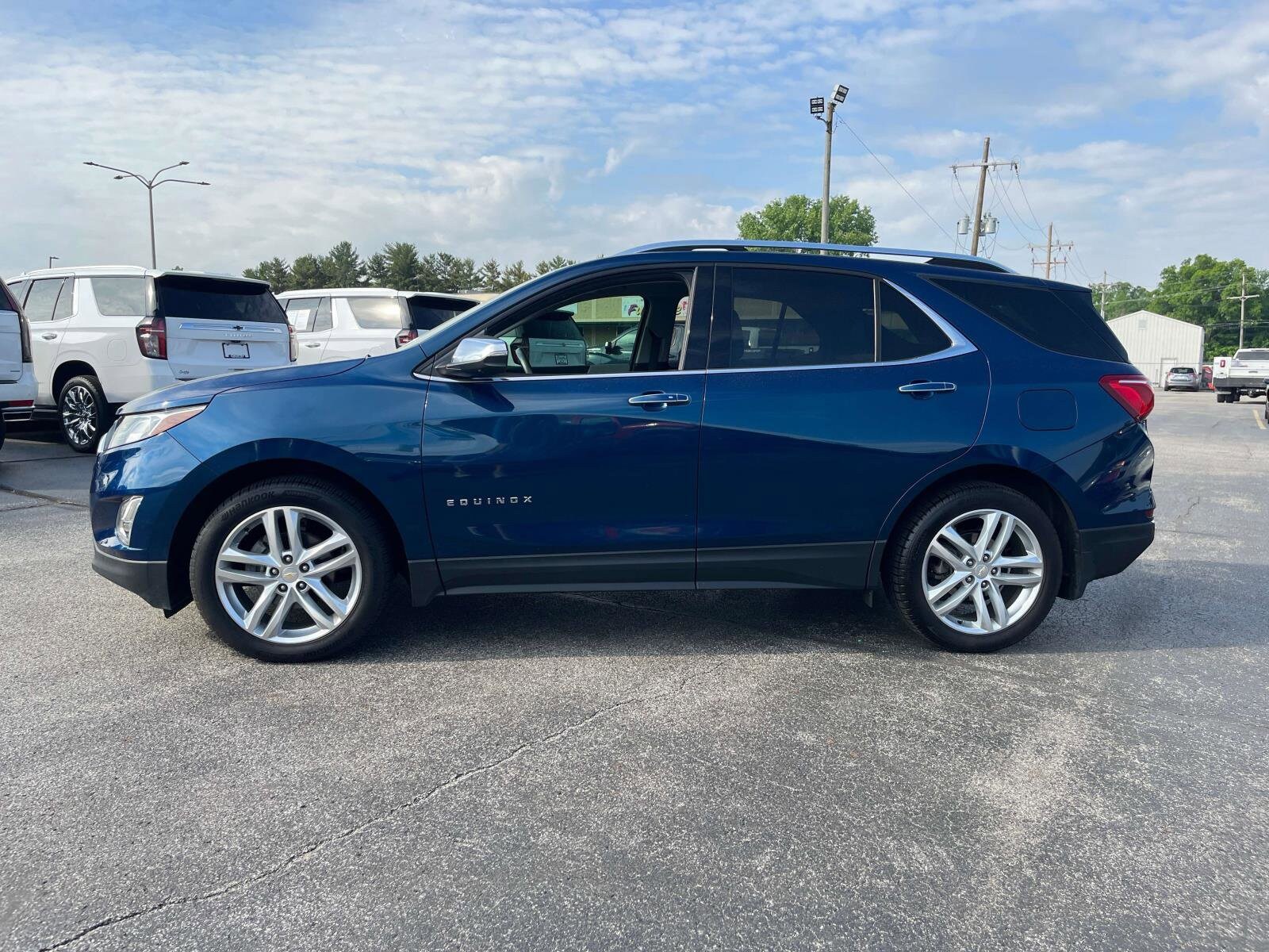 Used 2020 Chevrolet Equinox Premier with VIN 2GNAXNEV2L6145853 for sale in North Vernon, IN