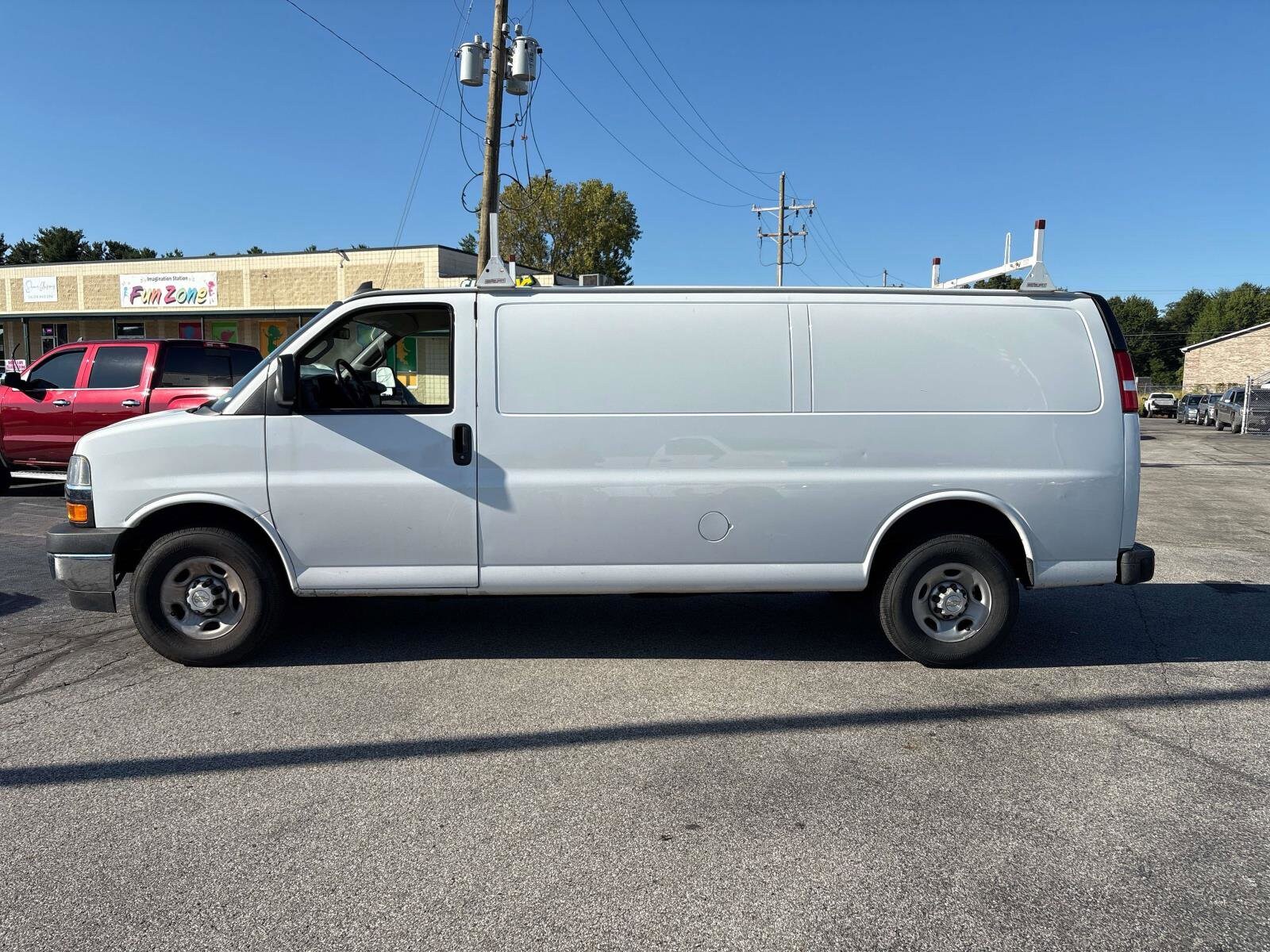 2021 Chevrolet Express Cargo 2500 Van photo 2