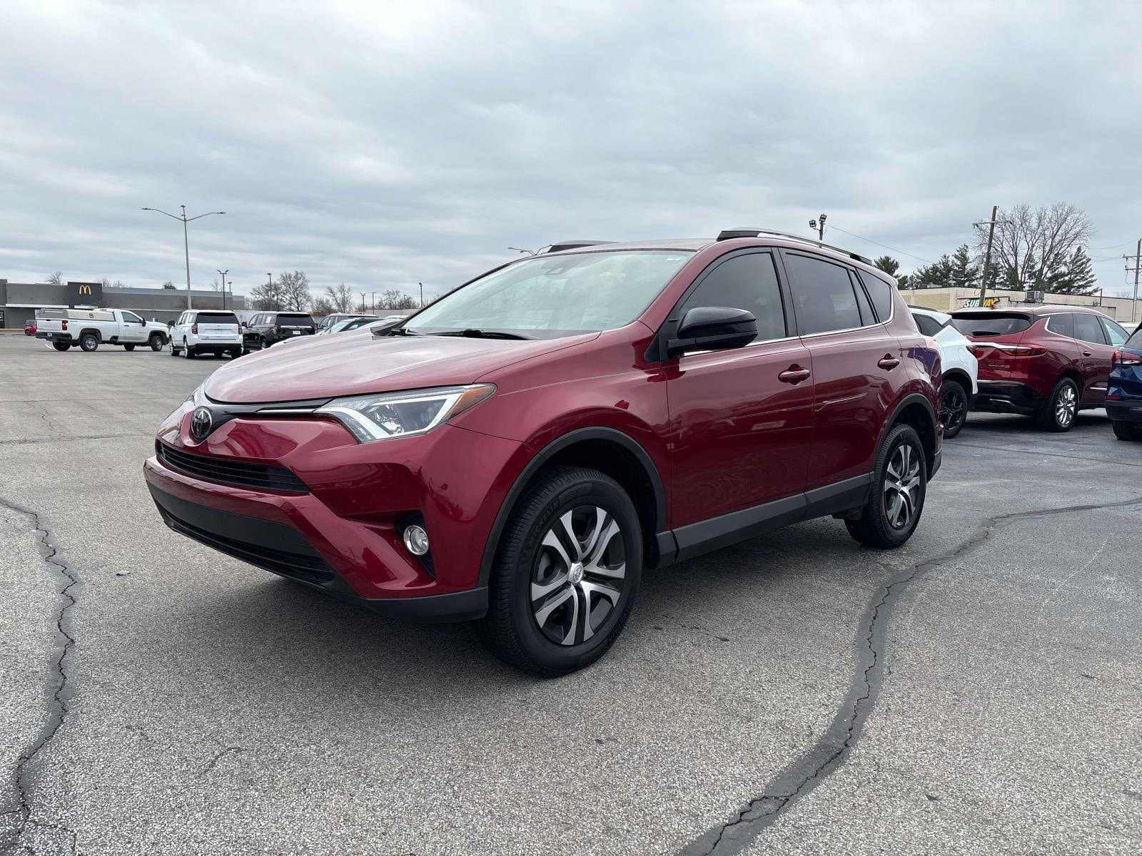 2018 Toyota RAV4 LE's photo