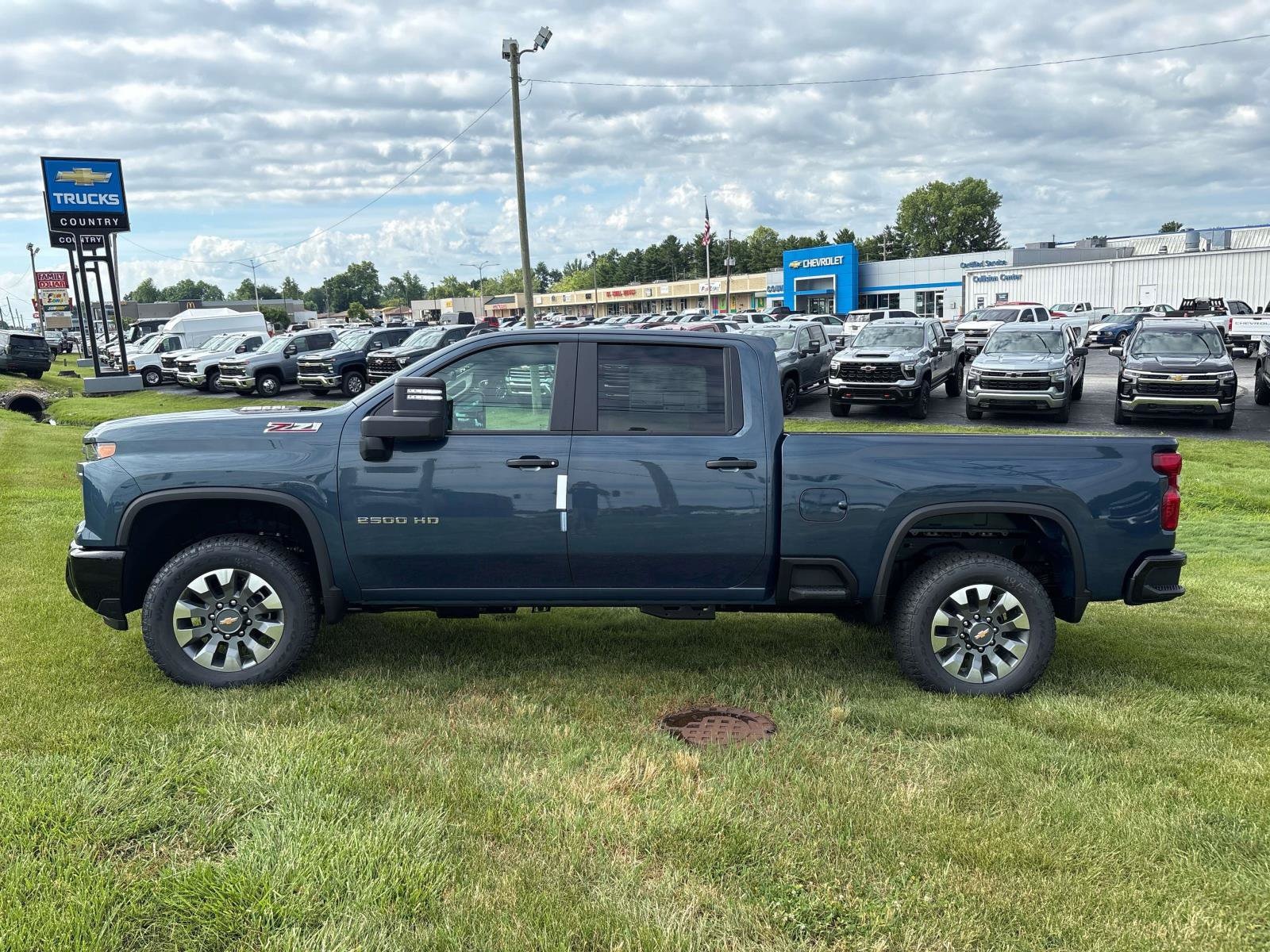 2026 Chevrolet Silverado 2500 HD Custom - Photo 2