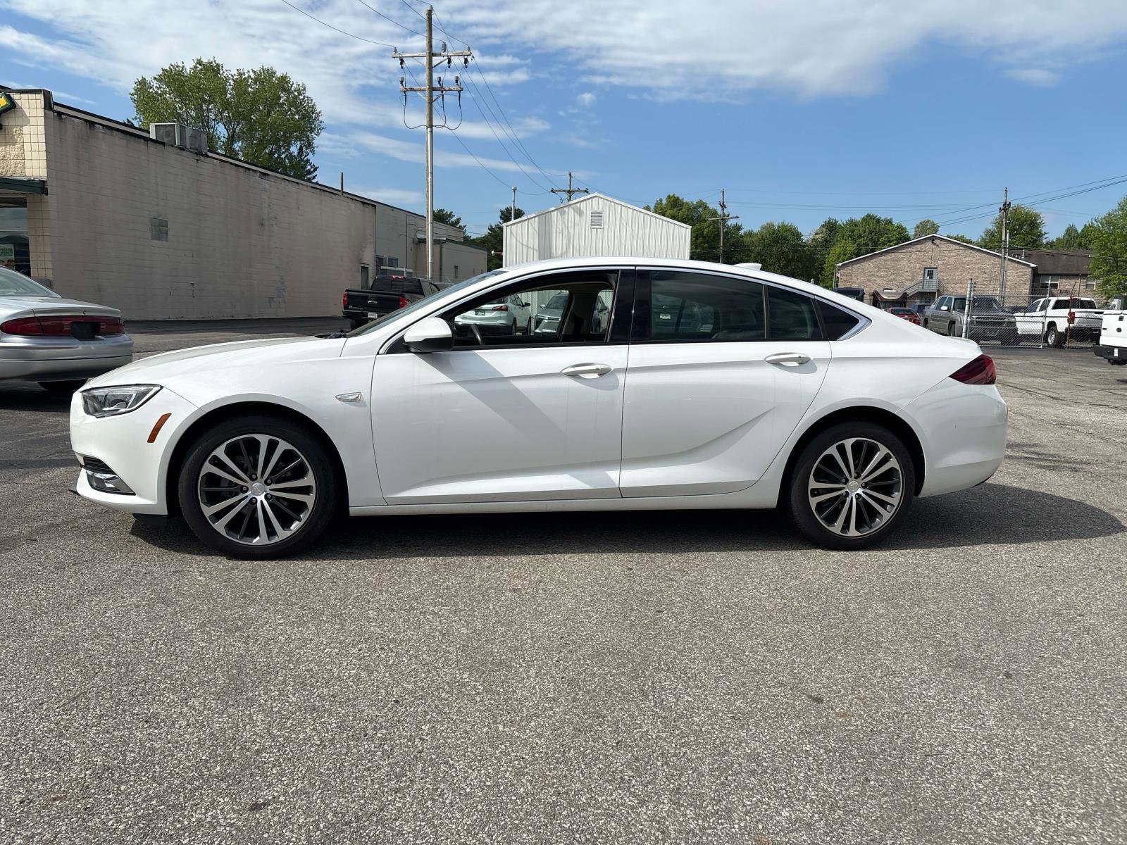 Used 2018 Buick Regal Sportback Essence with VIN W04GP6SX5J1065276 for sale in North Vernon, IN
