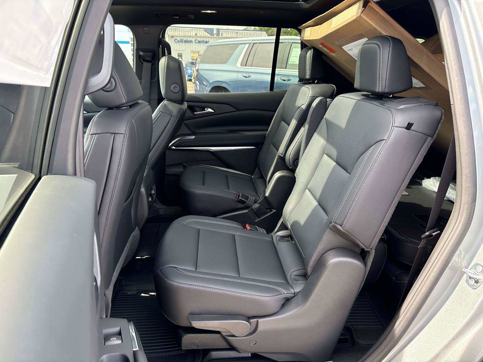 2027 Chevrolet Traverse LT - Photo 10
