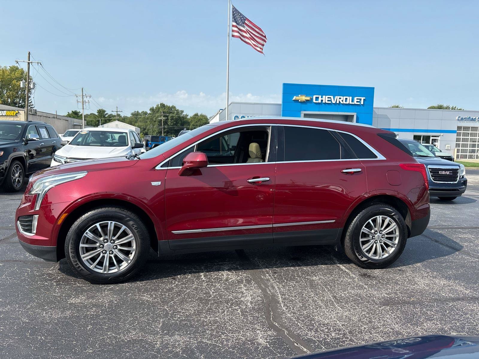 Used 2017 Cadillac XT5 Luxury with VIN 1GYKNBRS9HZ113327 for sale in North Vernon, IN