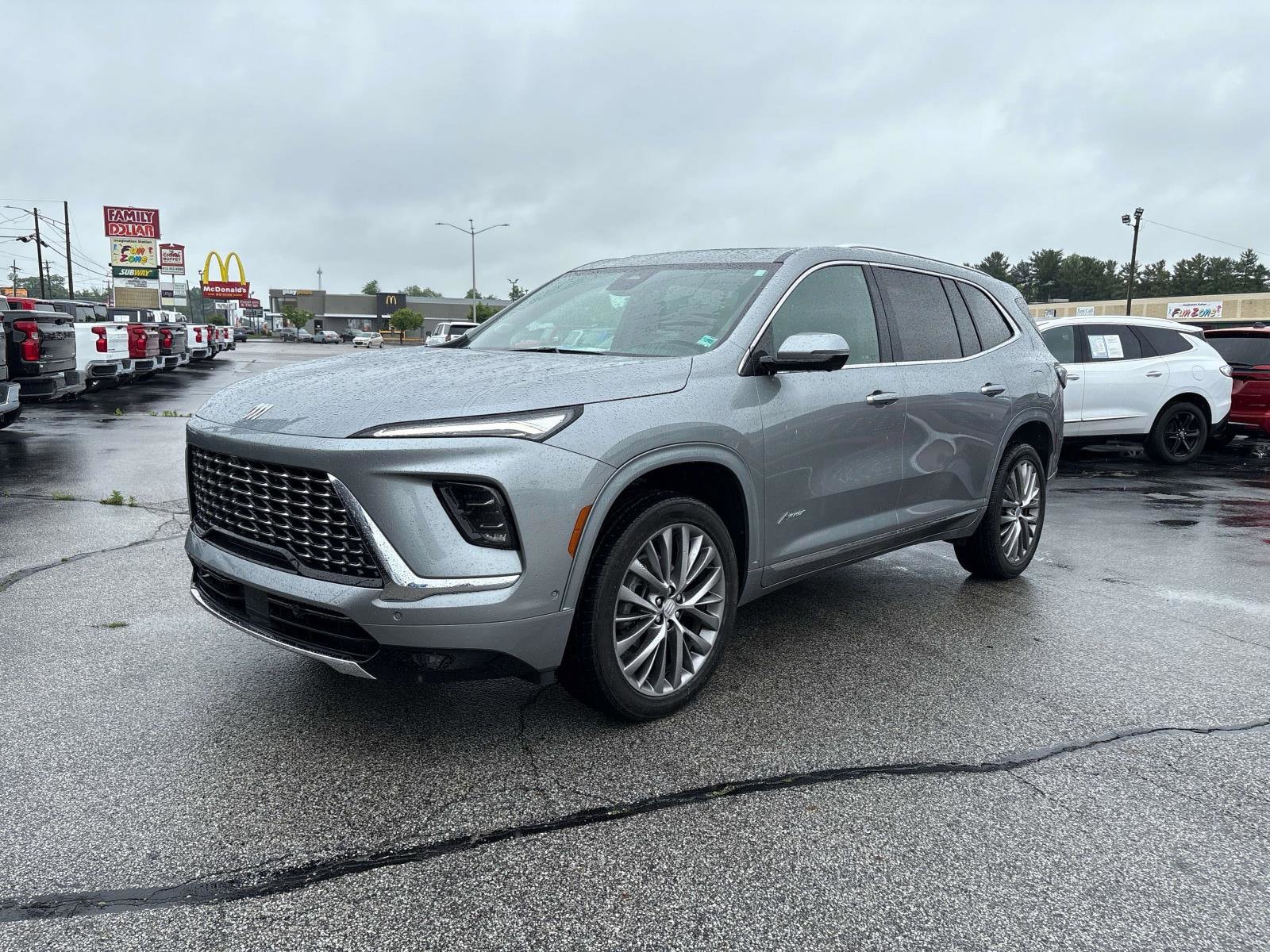 2025 Buick Enclave Avenir AWD's photo