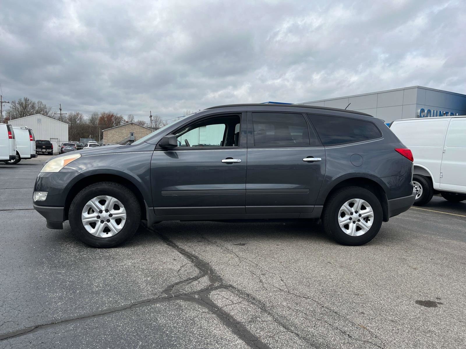 Used 2012 Chevrolet Traverse LS with VIN 1GNKREED7CJ419766 for sale in North Vernon, IN