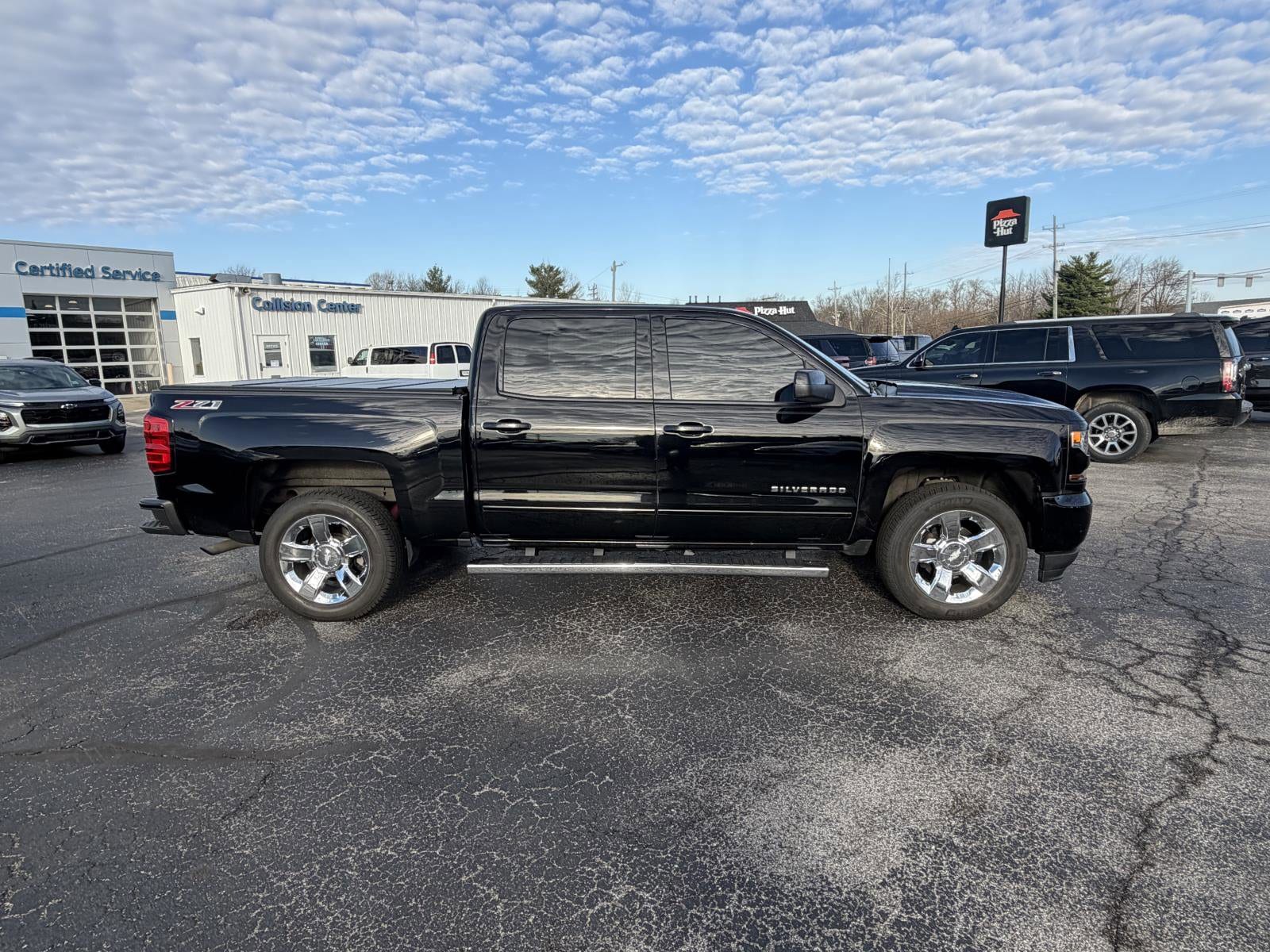 Used 2017 Chevrolet Silverado 1500 LT Z71 with VIN 3GCUKREC5HG242616 for sale in North Vernon, IN