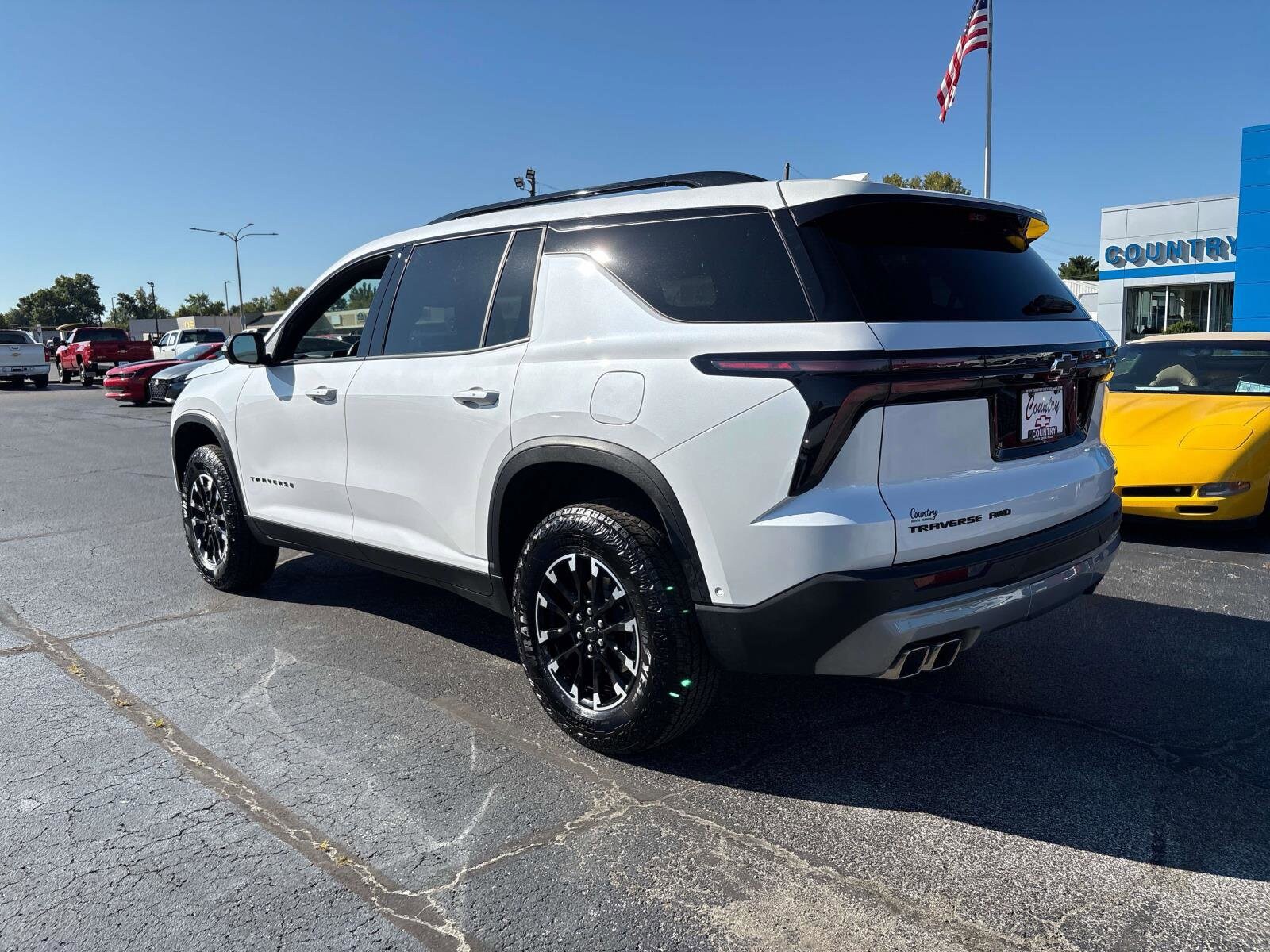 2024 Chevrolet Traverse Z71 photo 2
