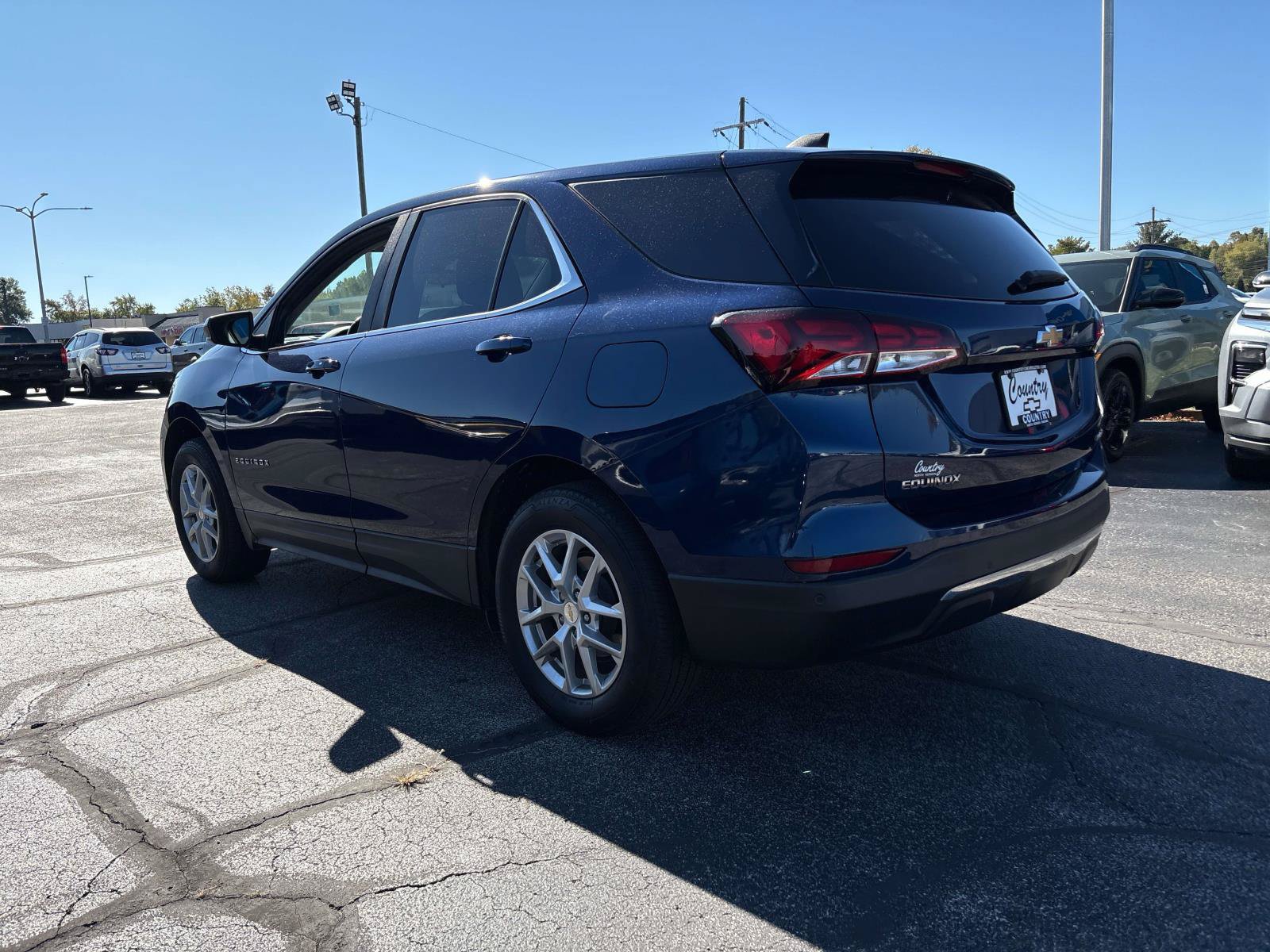 Used 2022 Chevrolet Equinox LT with VIN 3GNAXUEV3NL247316 for sale in North Vernon, IN
