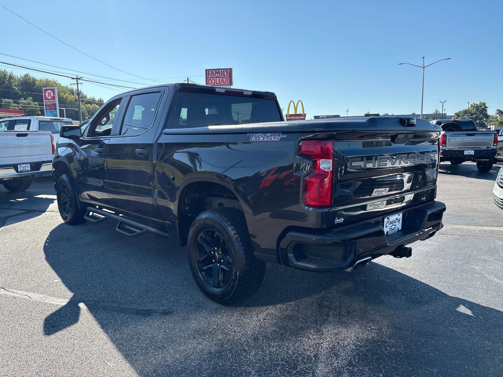 2021 Chevrolet Silverado 1500 Custom Trail Boss photo 3