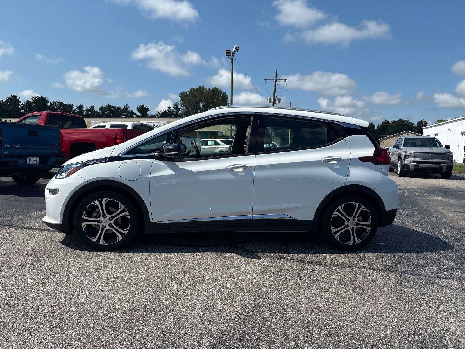 Used 2021 Chevrolet Bolt EV Premier with VIN 1G1FZ6S04M4108712 for sale in North Vernon, IN