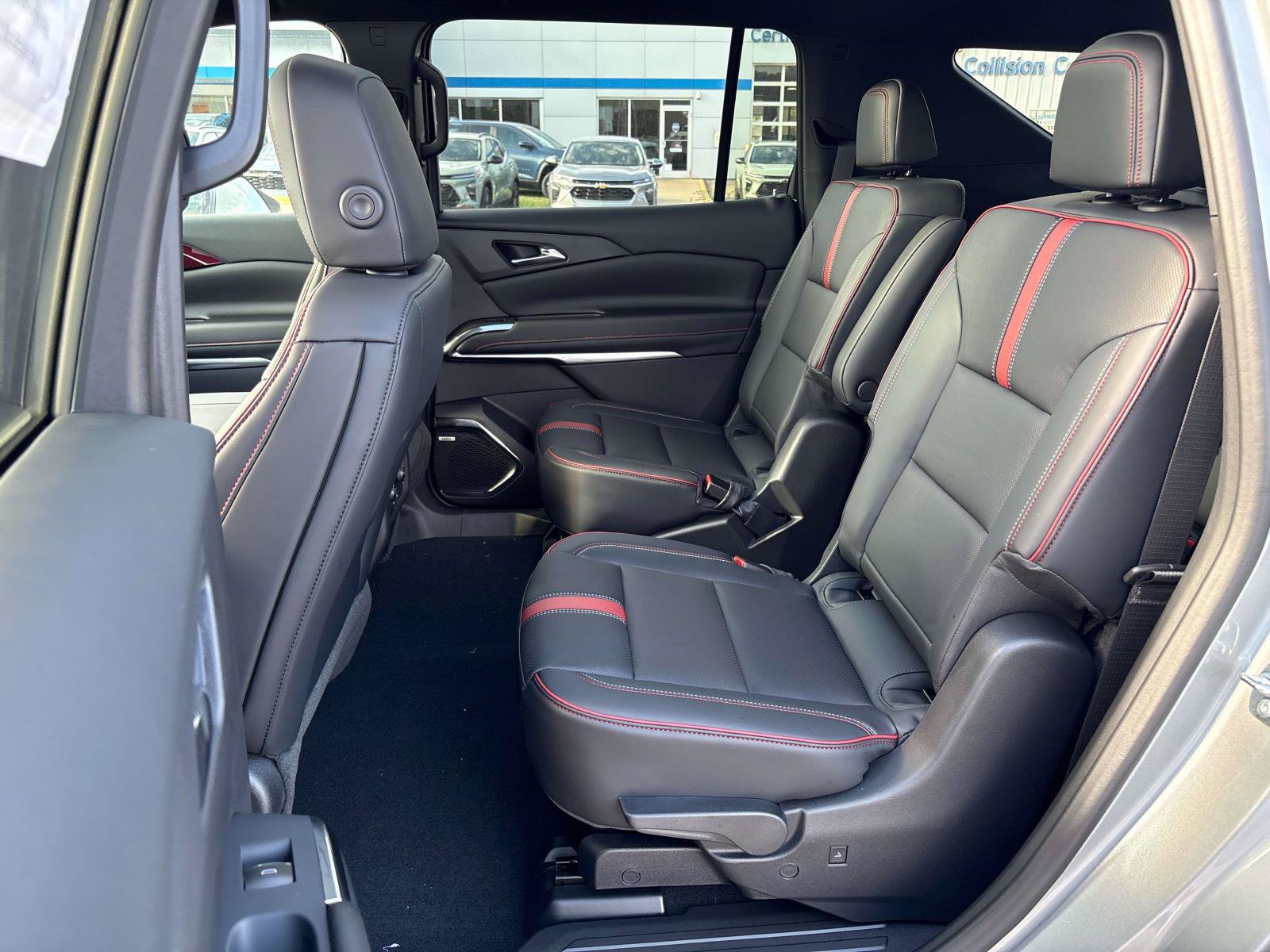2027 Chevrolet Traverse RS - Photo 10