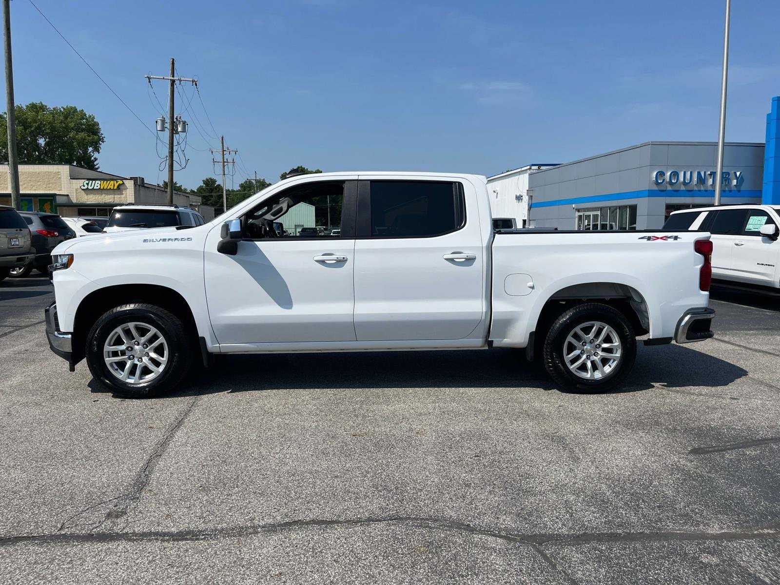 Used 2019 Chevrolet Silverado 1500 LT with VIN 1GCUYDED2KZ219683 for sale in North Vernon, IN