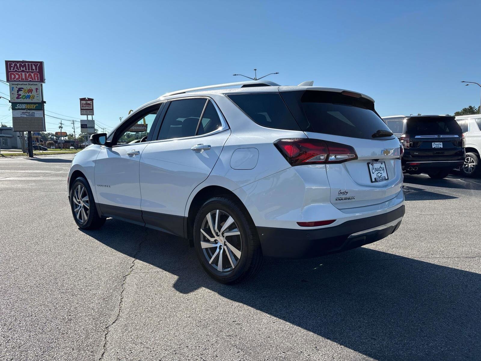 2024 Chevrolet Equinox Premier photo 2