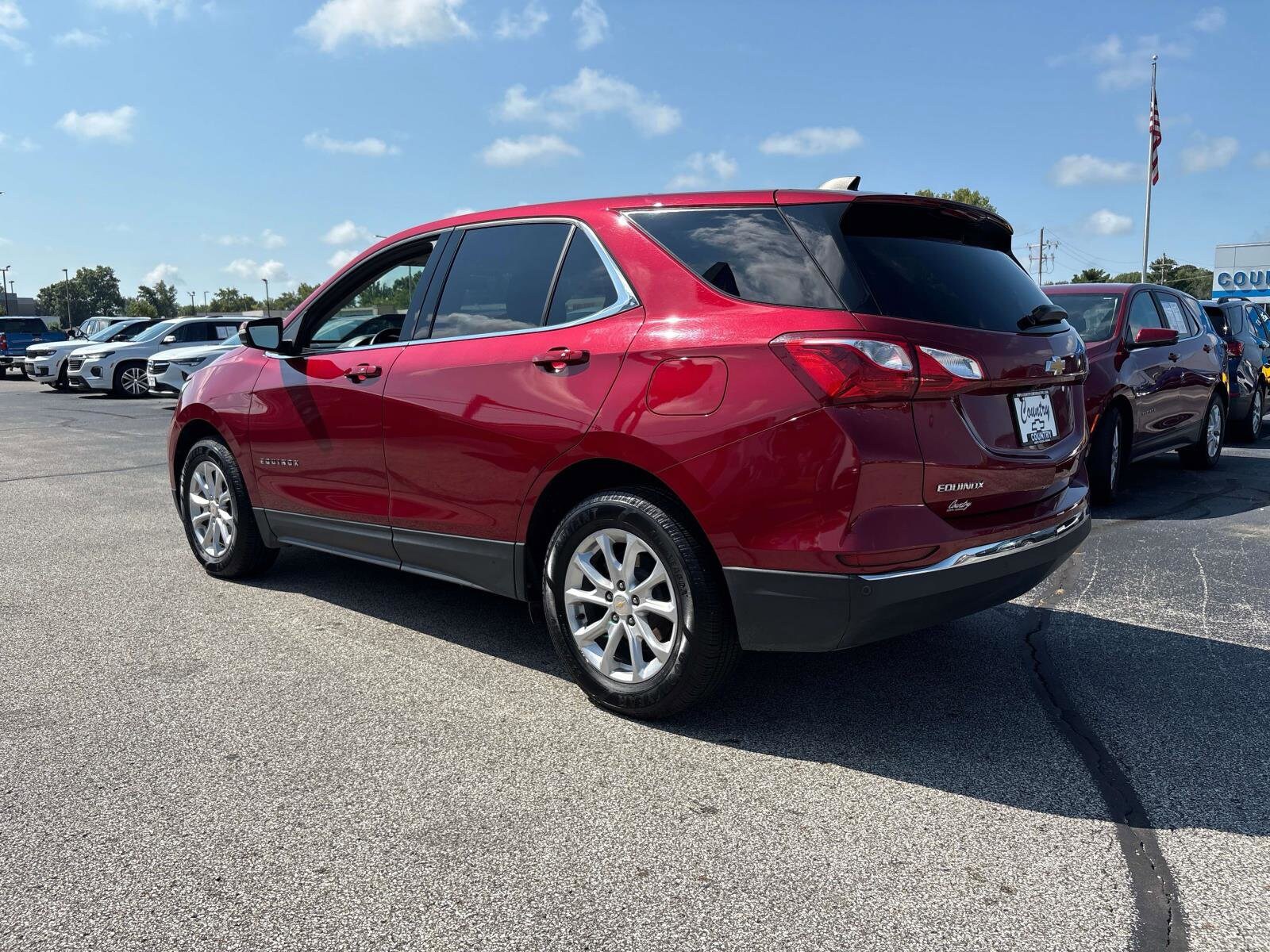 2019 Chevrolet Equinox LT photo 2