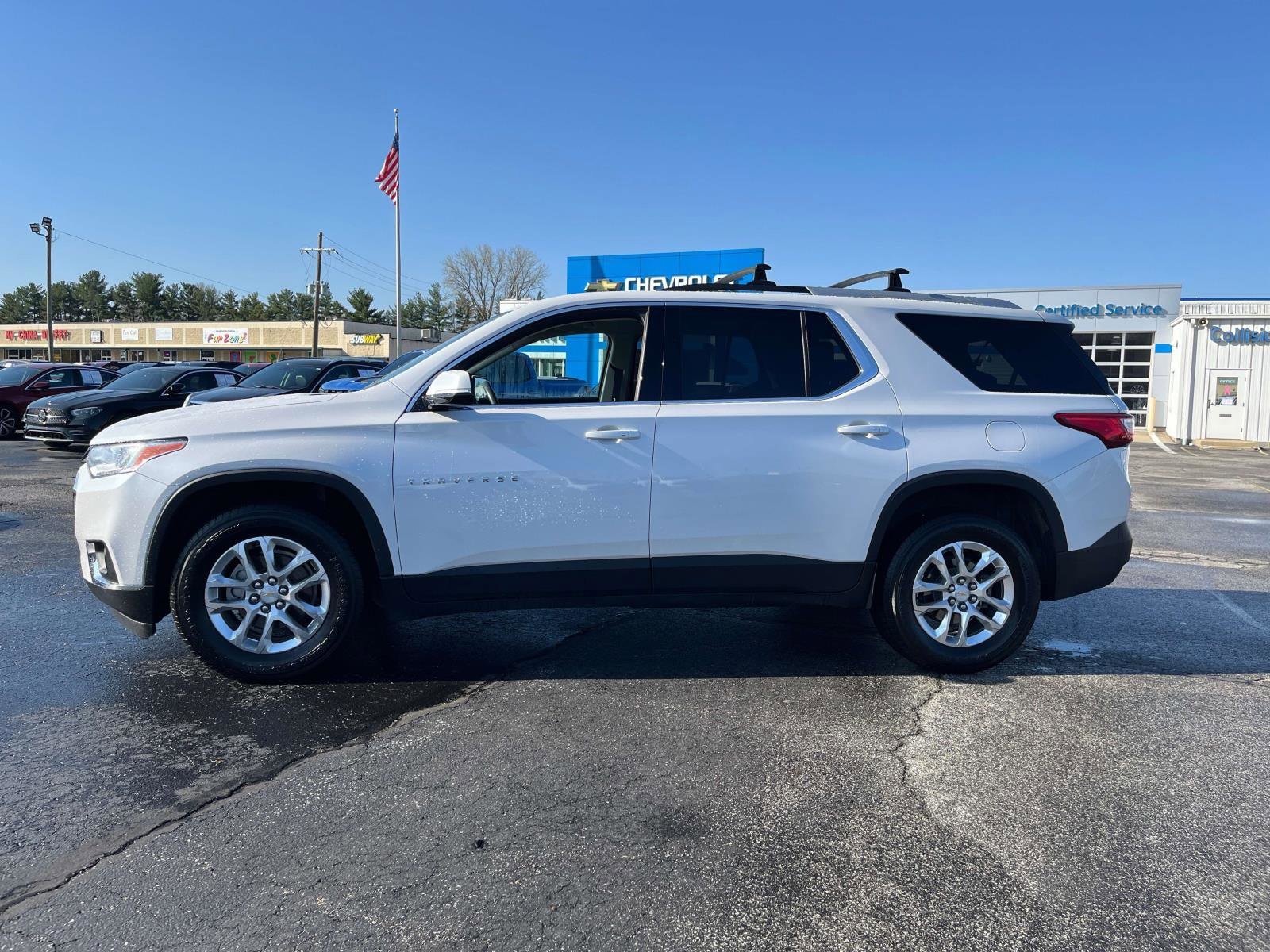 Used 2018 Chevrolet Traverse 1LT with VIN 1GNERGKW2JJ107883 for sale in North Vernon, IN