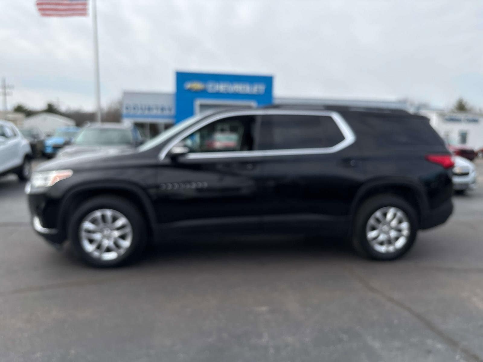 Used 2019 Chevrolet Traverse 1LT with VIN 1GNERGKW4KJ181212 for sale in North Vernon, IN