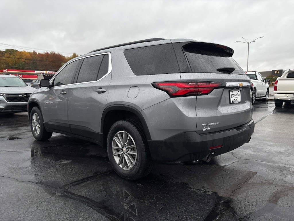 Used 2023 Chevrolet Traverse LT Cloth SUV