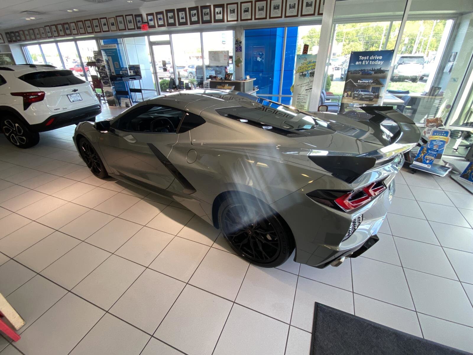 2024 Chevrolet Corvette 1LT photo 2