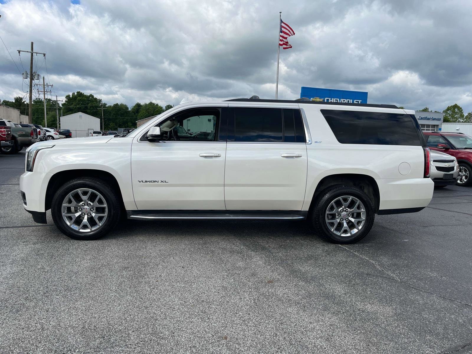Used 2015 GMC Yukon XL SLT with VIN 1GKS2HKC4FR520882 for sale in North Vernon, IN